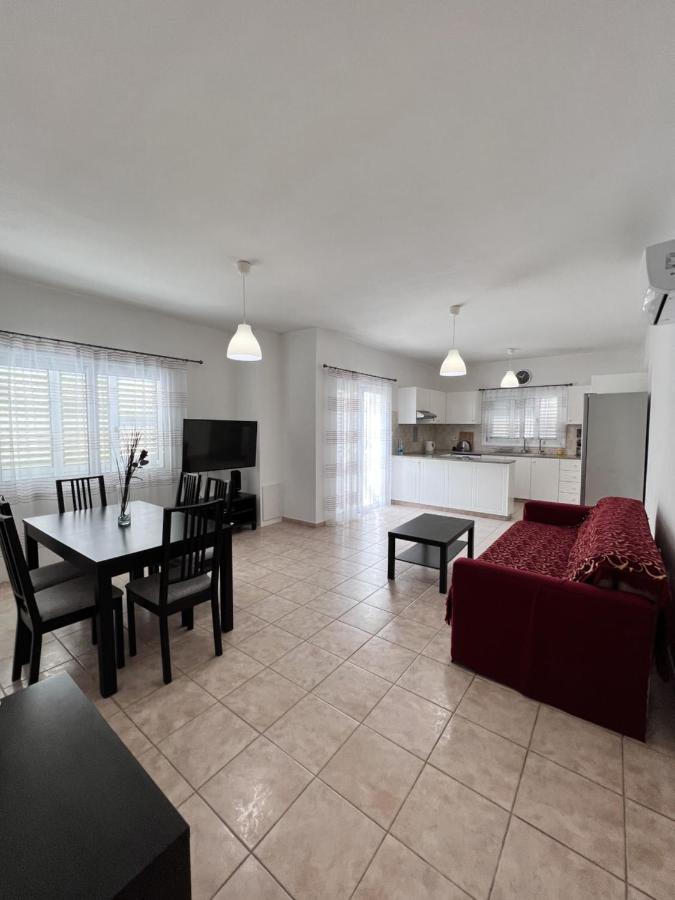 Pafia Sunbeach Townhouse Paphos Eksteriør bilde